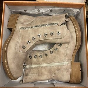 Very G Whitely Ankle Boot, Cream, Brand New, Size 6